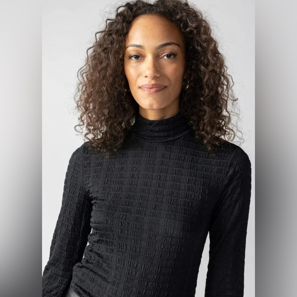 New Evereve Sanctuary Textured Mock Neck Top In Black Size XL - Picture 2 of 16